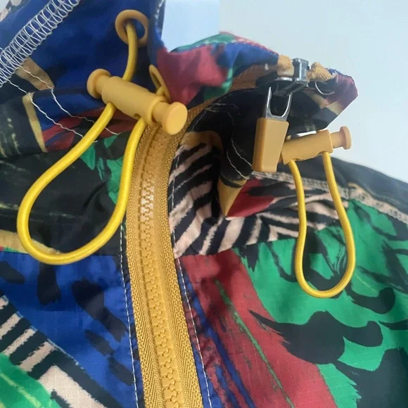 FARM Rio Red and Green Bomber Jacket with Artistic Print - Picture 5 of 6